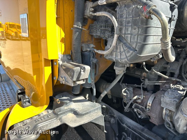 image for item EK0576 2020 Kenworth T680 semi truck