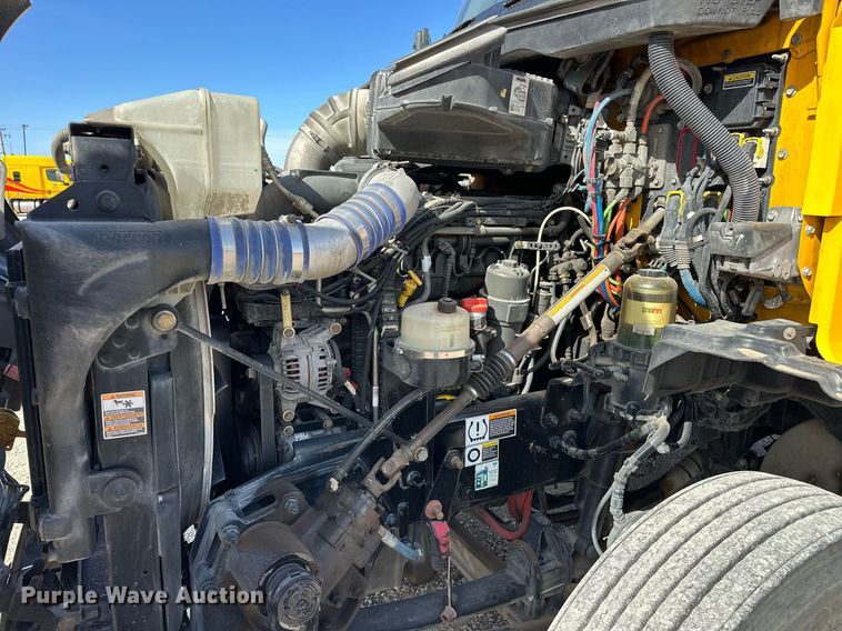 image for item EK0576 2020 Kenworth T680 semi truck