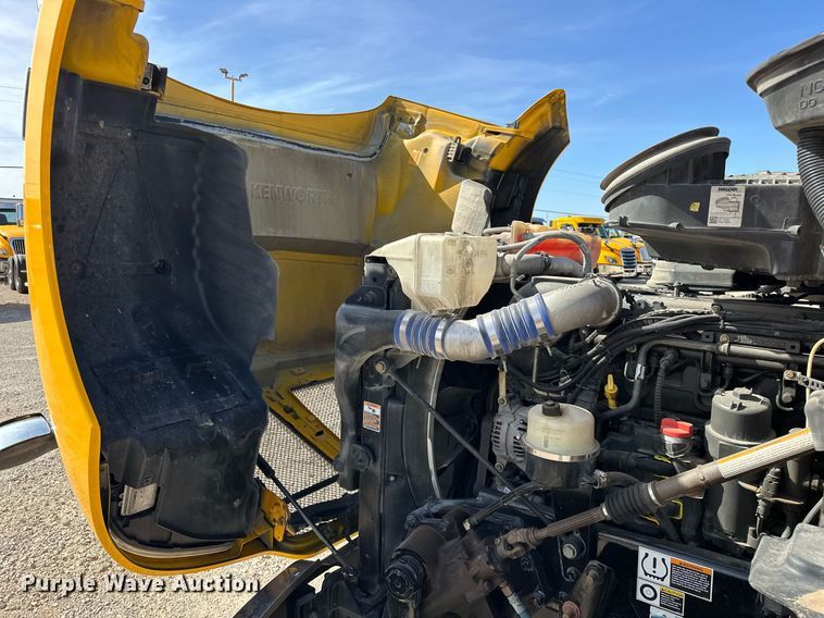 image for item EK0576 2020 Kenworth T680 semi truck