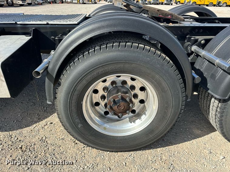 image for item EK0576 2020 Kenworth T680 semi truck