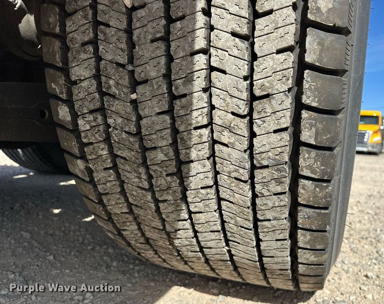 image for item EK0576 2020 Kenworth T680 semi truck