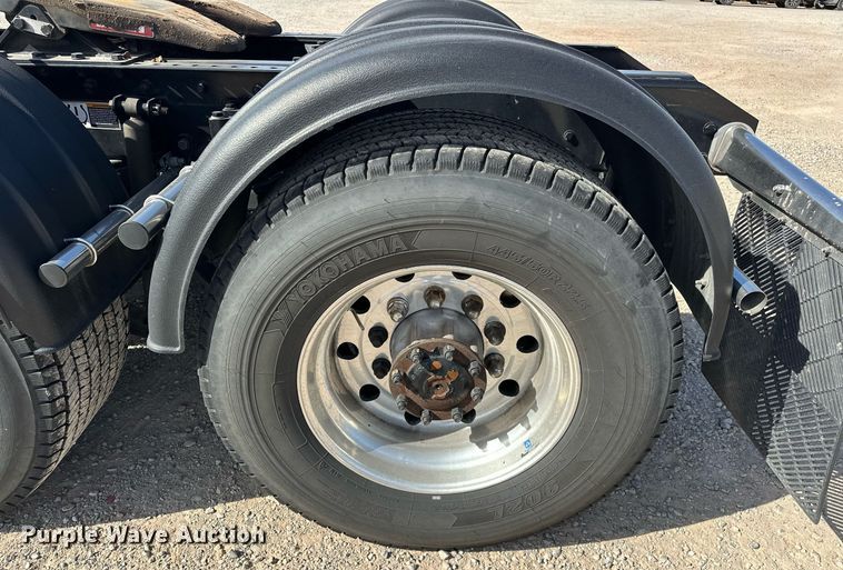 image for item EK0576 2020 Kenworth T680 semi truck