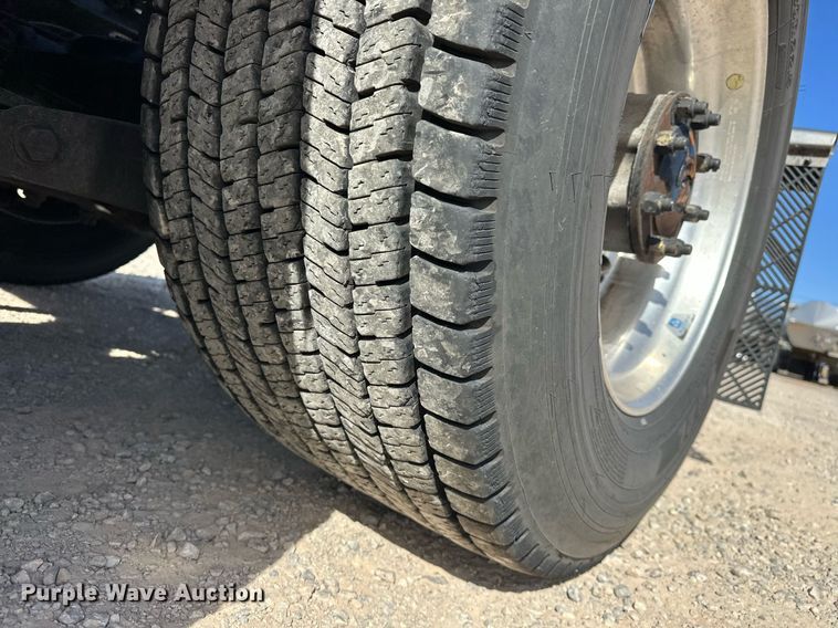 image for item EK0576 2020 Kenworth T680 semi truck