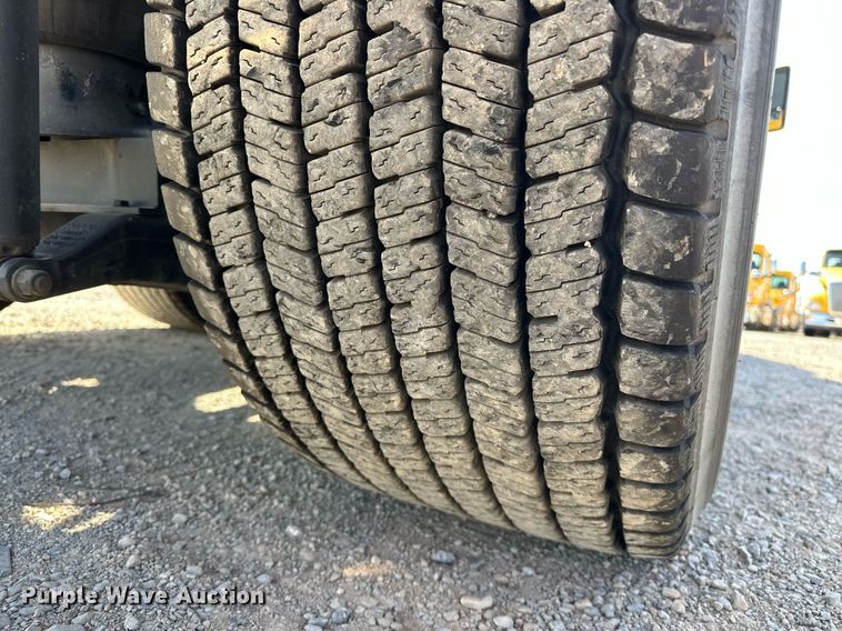 image for item EK0576 2020 Kenworth T680 semi truck