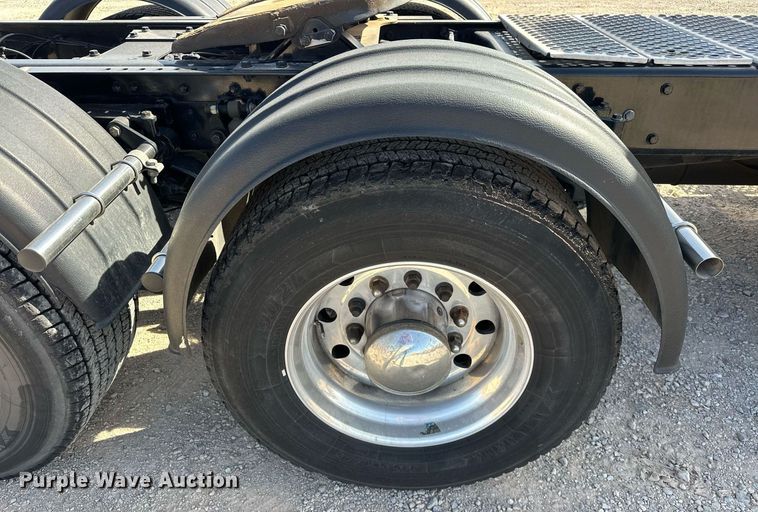 image for item EK0576 2020 Kenworth T680 semi truck