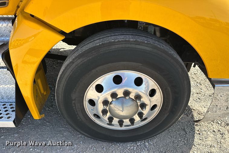 image for item EK0576 2020 Kenworth T680 semi truck
