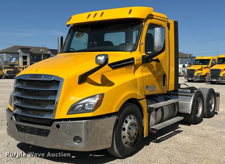 image for item EK0577 2021 Freightliner Cascadia 126 semi truck