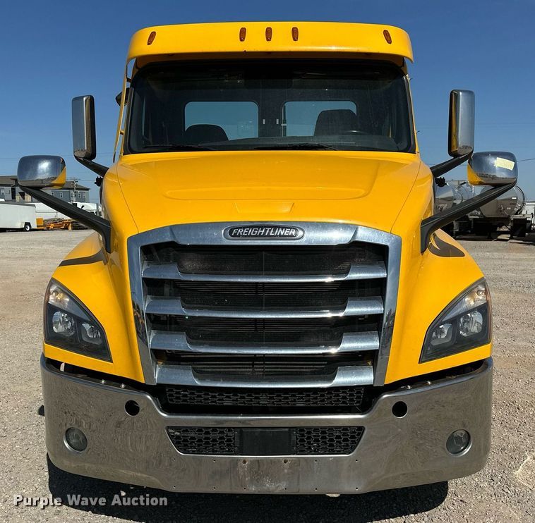image for item EK0577 2021 Freightliner Cascadia 126 semi truck