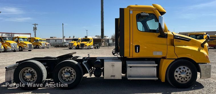image for item EK0577 2021 Freightliner Cascadia 126 semi truck