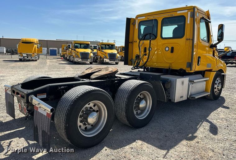 image for item EK0577 2021 Freightliner Cascadia 126 semi truck