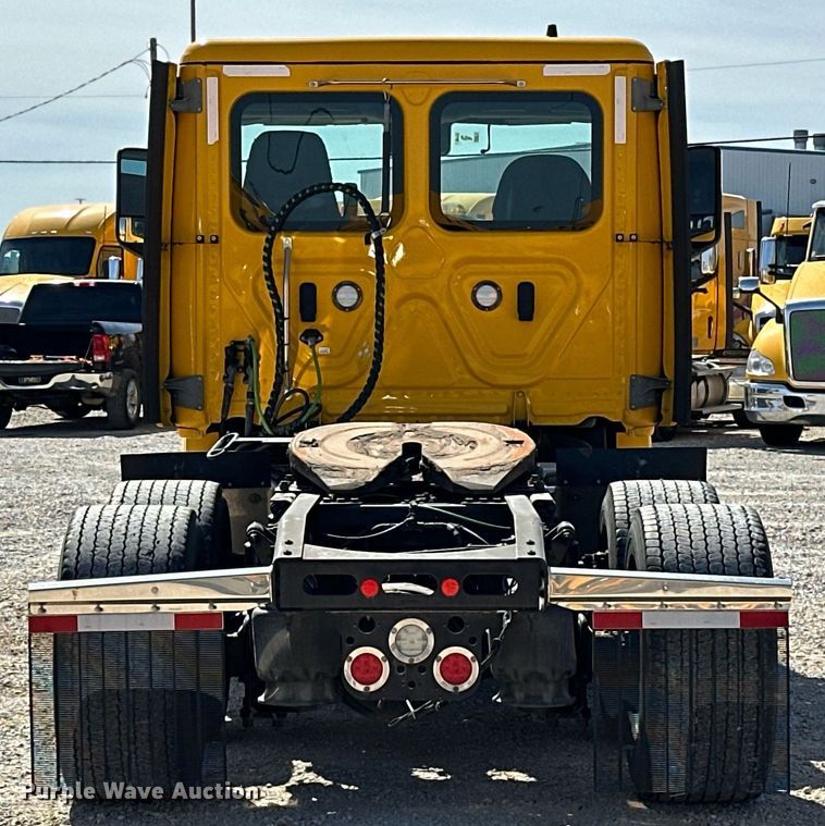 image for item EK0577 2021 Freightliner Cascadia 126 semi truck