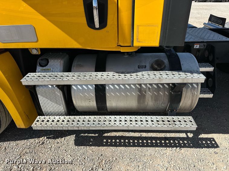 image for item EK0577 2021 Freightliner Cascadia 126 semi truck