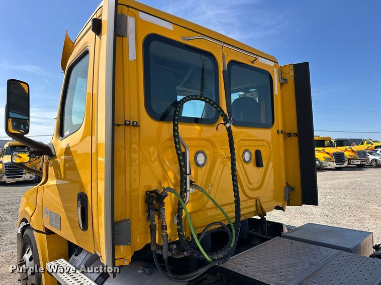 image for item EK0577 2021 Freightliner Cascadia 126 semi truck