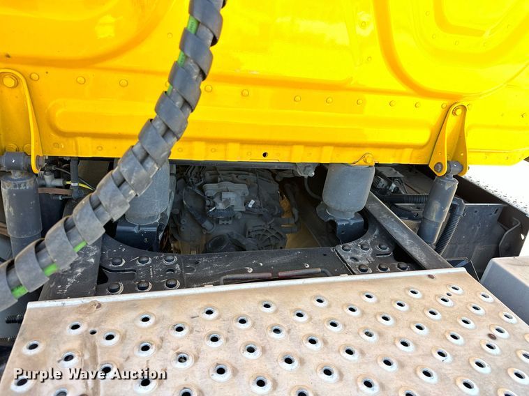 image for item EK0577 2021 Freightliner Cascadia 126 semi truck