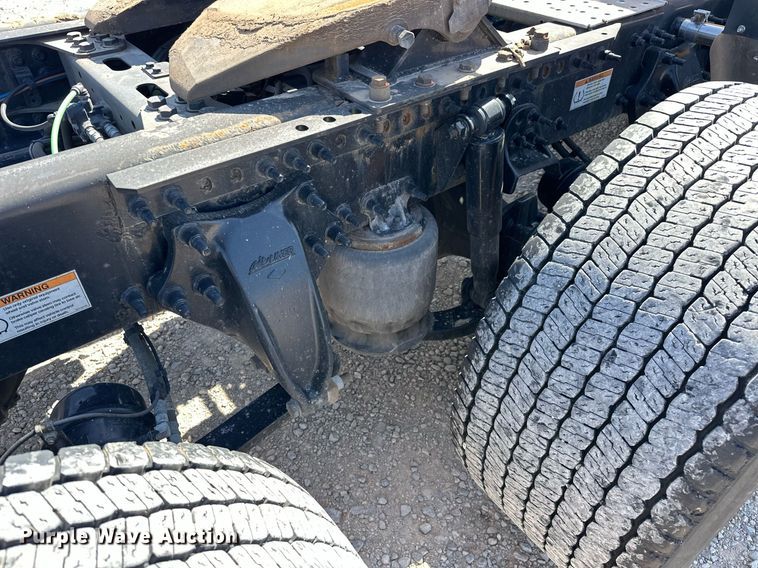 image for item EK0577 2021 Freightliner Cascadia 126 semi truck