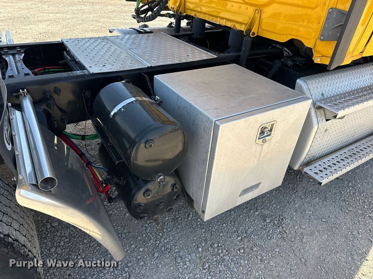 image for item EK0577 2021 Freightliner Cascadia 126 semi truck