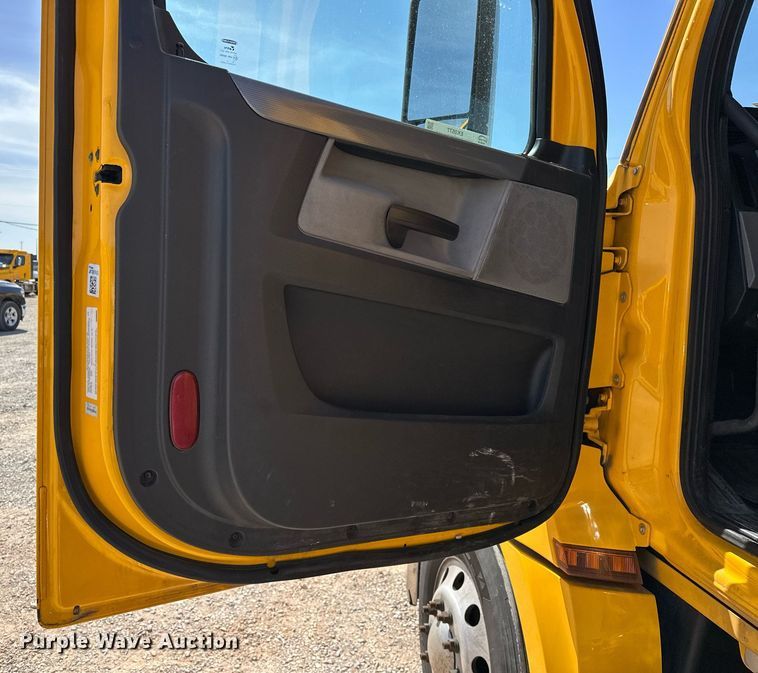 image for item EK0577 2021 Freightliner Cascadia 126 semi truck