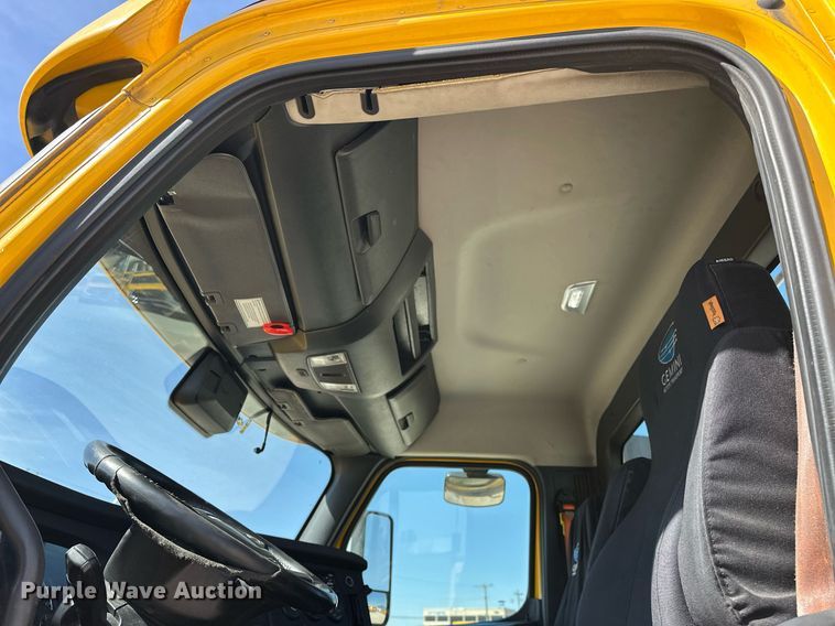 image for item EK0577 2021 Freightliner Cascadia 126 semi truck