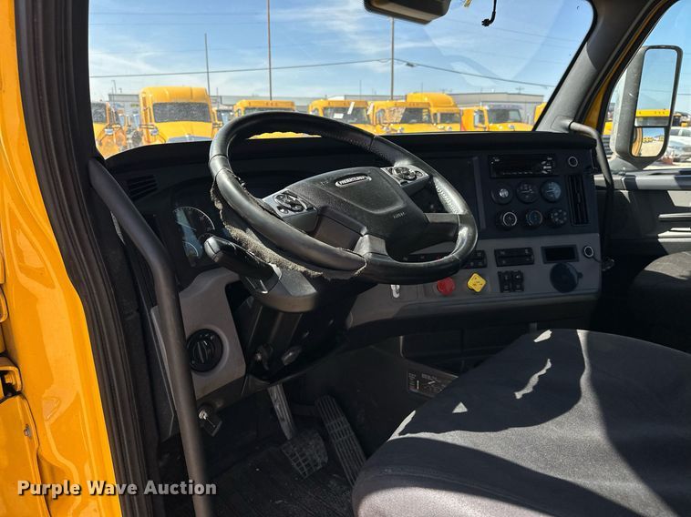 image for item EK0577 2021 Freightliner Cascadia 126 semi truck