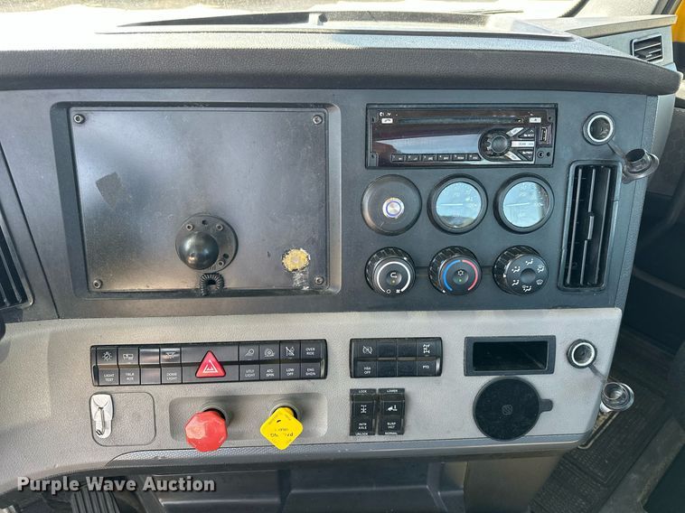 image for item EK0577 2021 Freightliner Cascadia 126 semi truck