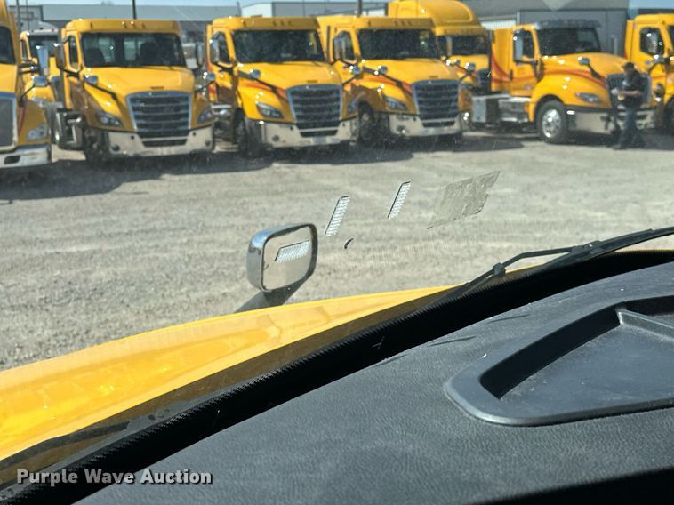 image for item EK0577 2021 Freightliner Cascadia 126 semi truck