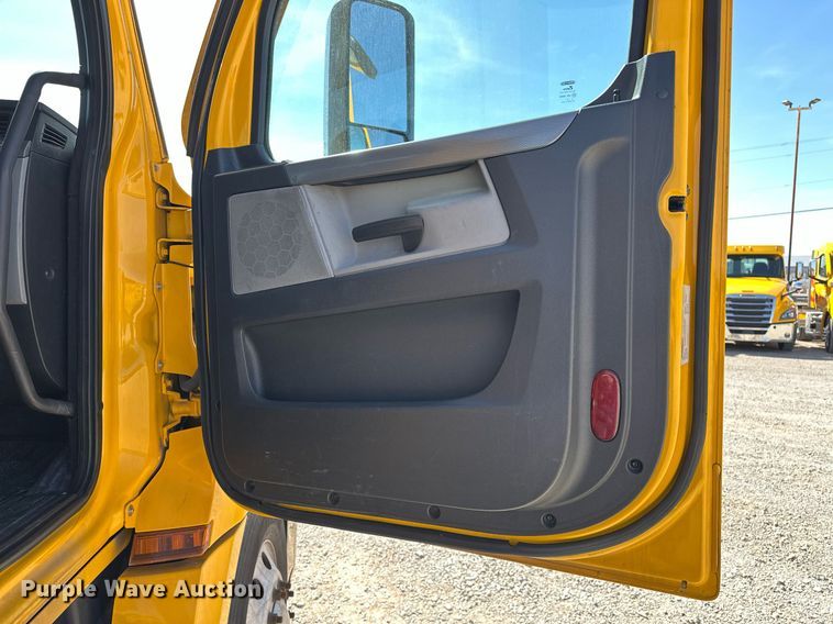 image for item EK0577 2021 Freightliner Cascadia 126 semi truck