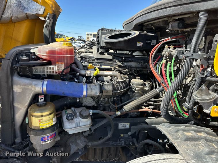 image for item EK0577 2021 Freightliner Cascadia 126 semi truck