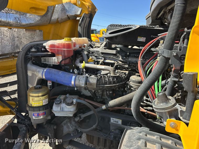 image for item EK0577 2021 Freightliner Cascadia 126 semi truck