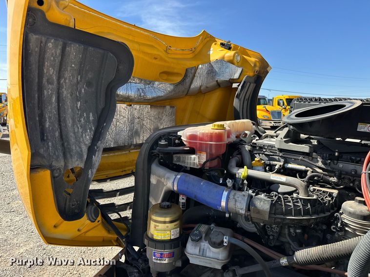 image for item EK0577 2021 Freightliner Cascadia 126 semi truck