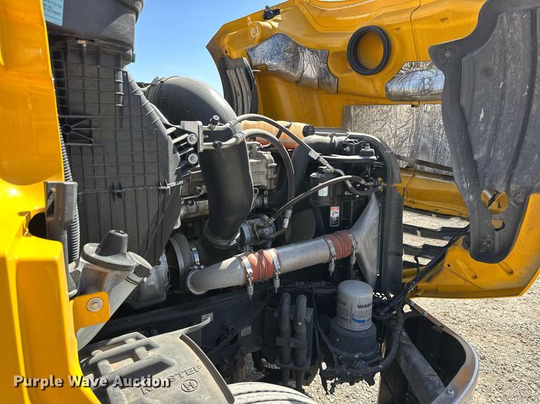 image for item EK0577 2021 Freightliner Cascadia 126 semi truck