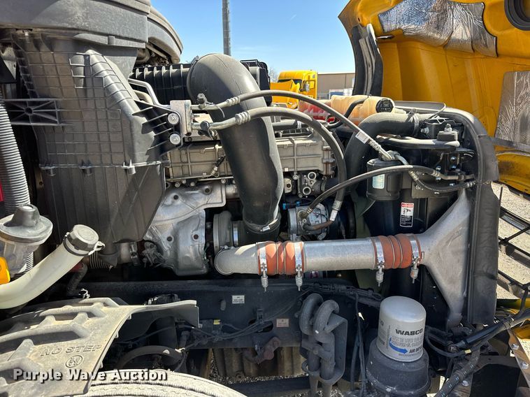 image for item EK0577 2021 Freightliner Cascadia 126 semi truck