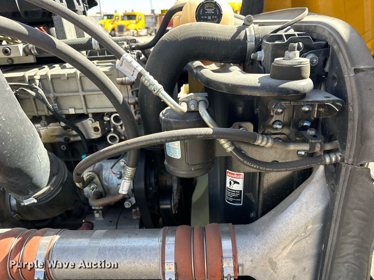 image for item EK0577 2021 Freightliner Cascadia 126 semi truck