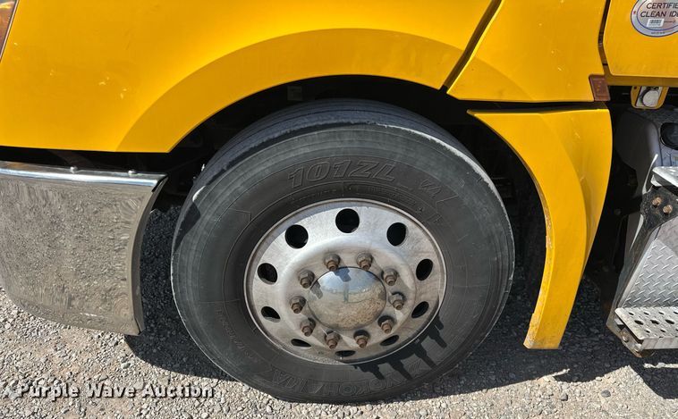 image for item EK0577 2021 Freightliner Cascadia 126 semi truck