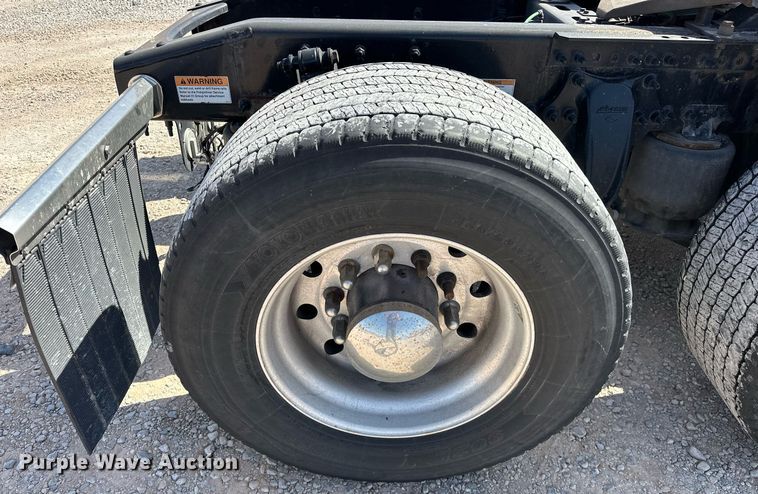 image for item EK0577 2021 Freightliner Cascadia 126 semi truck