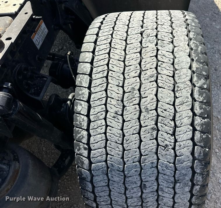 image for item EK0577 2021 Freightliner Cascadia 126 semi truck