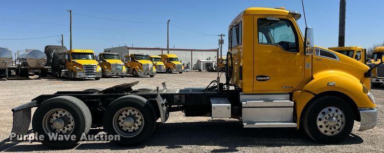 image for item EK0578 2022 Kenworth T680 semi truck