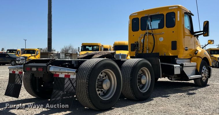 image for item EK0578 2022 Kenworth T680 semi truck