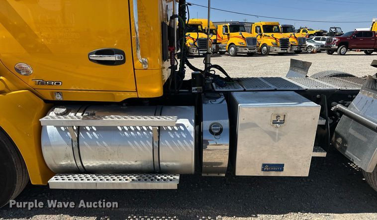 image for item EK0578 2022 Kenworth T680 semi truck