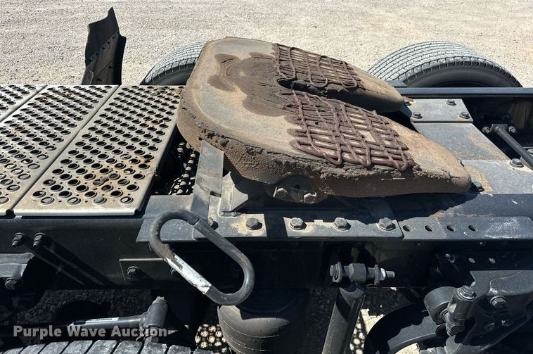 image for item EK0578 2022 Kenworth T680 semi truck