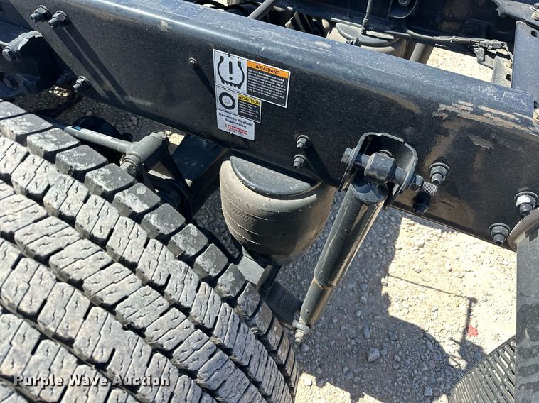 image for item EK0578 2022 Kenworth T680 semi truck