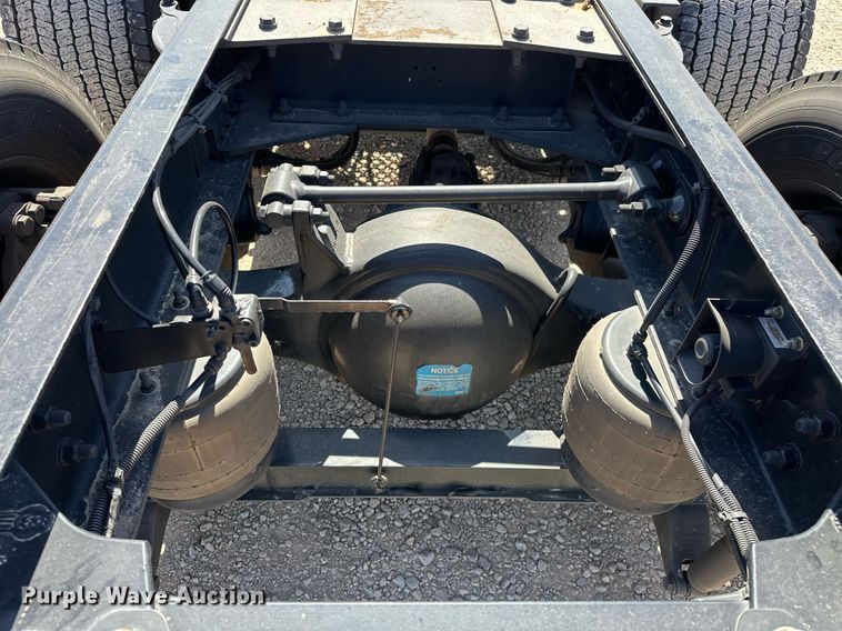 image for item EK0578 2022 Kenworth T680 semi truck