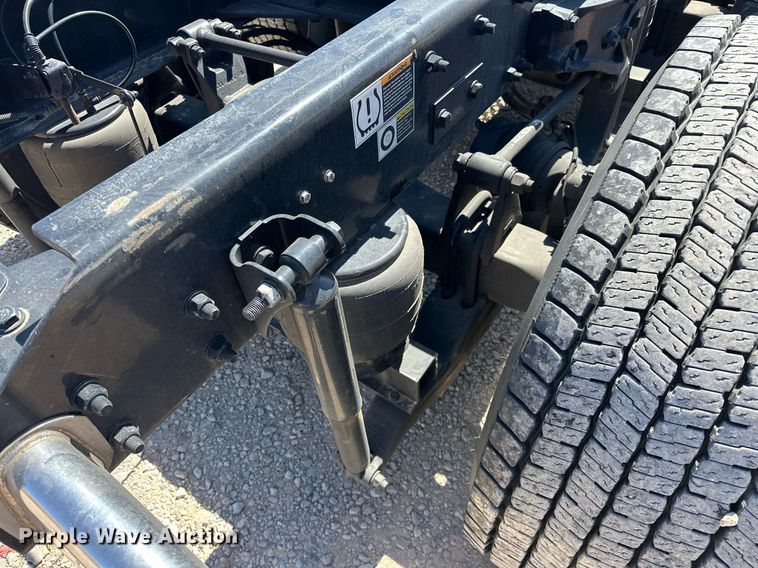 image for item EK0578 2022 Kenworth T680 semi truck