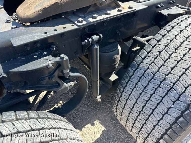 image for item EK0578 2022 Kenworth T680 semi truck