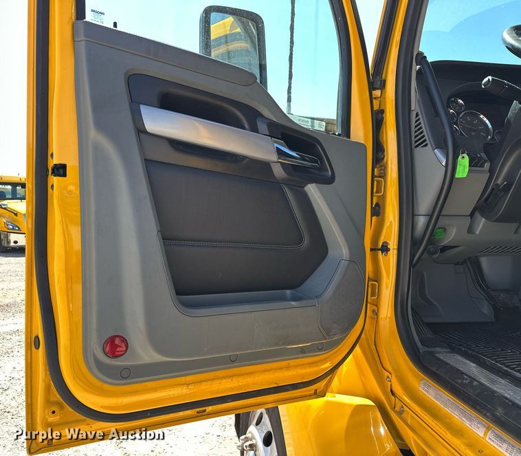 image for item EK0578 2022 Kenworth T680 semi truck