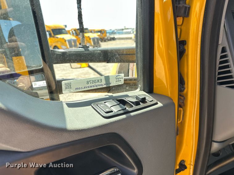 image for item EK0578 2022 Kenworth T680 semi truck