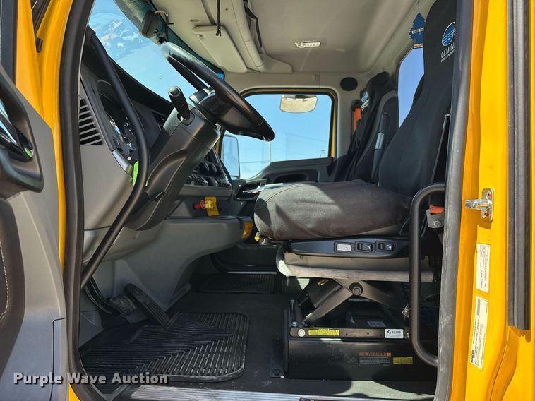 image for item EK0578 2022 Kenworth T680 semi truck