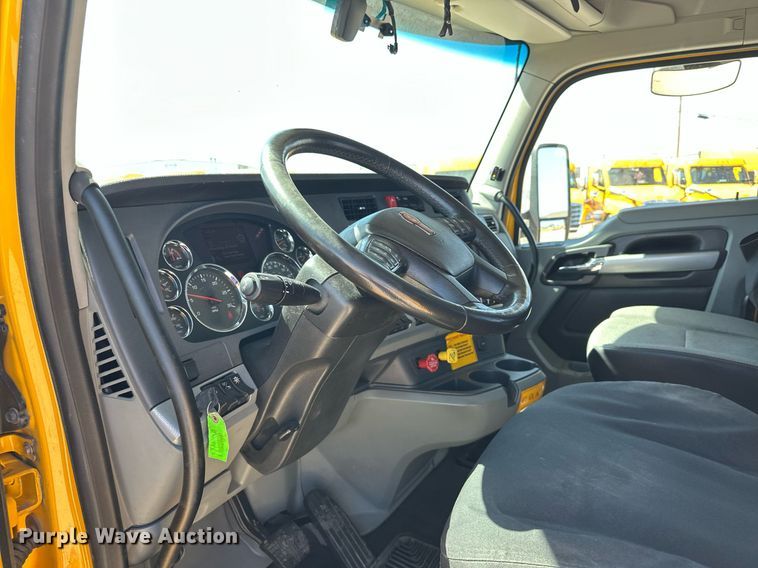 image for item EK0578 2022 Kenworth T680 semi truck