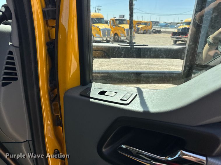 image for item EK0578 2022 Kenworth T680 semi truck