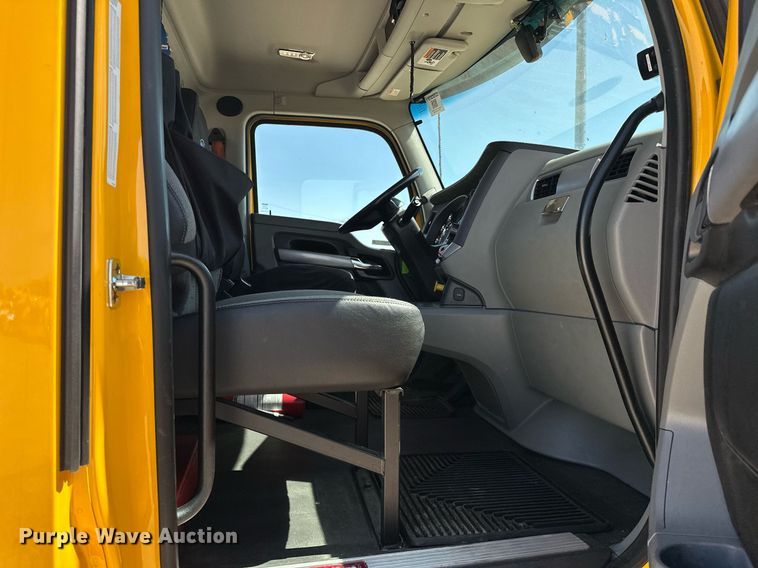 image for item EK0578 2022 Kenworth T680 semi truck