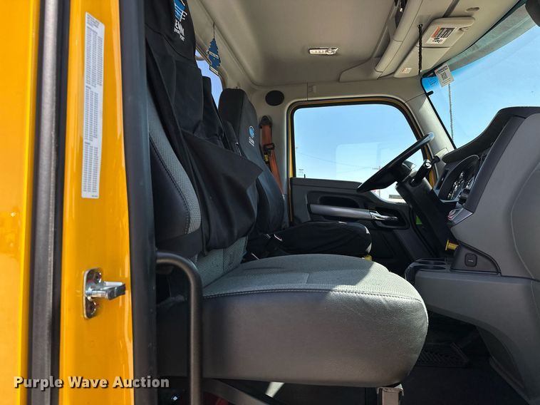 image for item EK0578 2022 Kenworth T680 semi truck